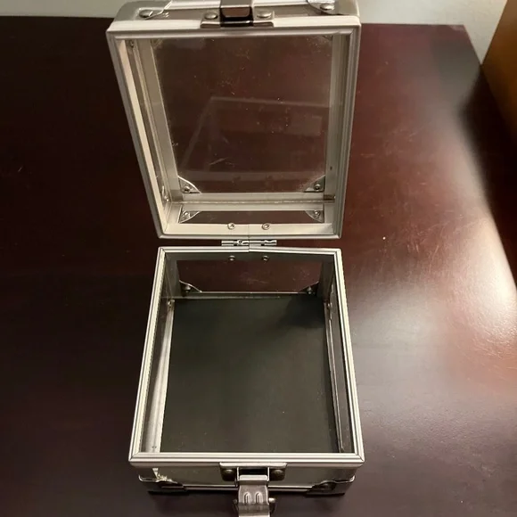 Transparent Box with Toggle Latch - Picture 2 of 2